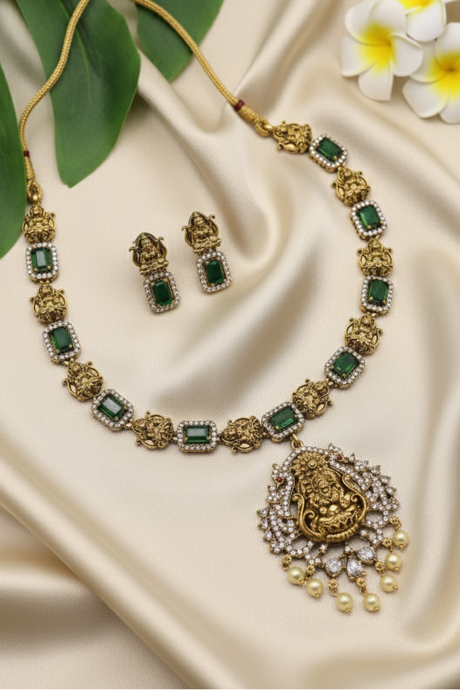 Antique AD Necklace Set