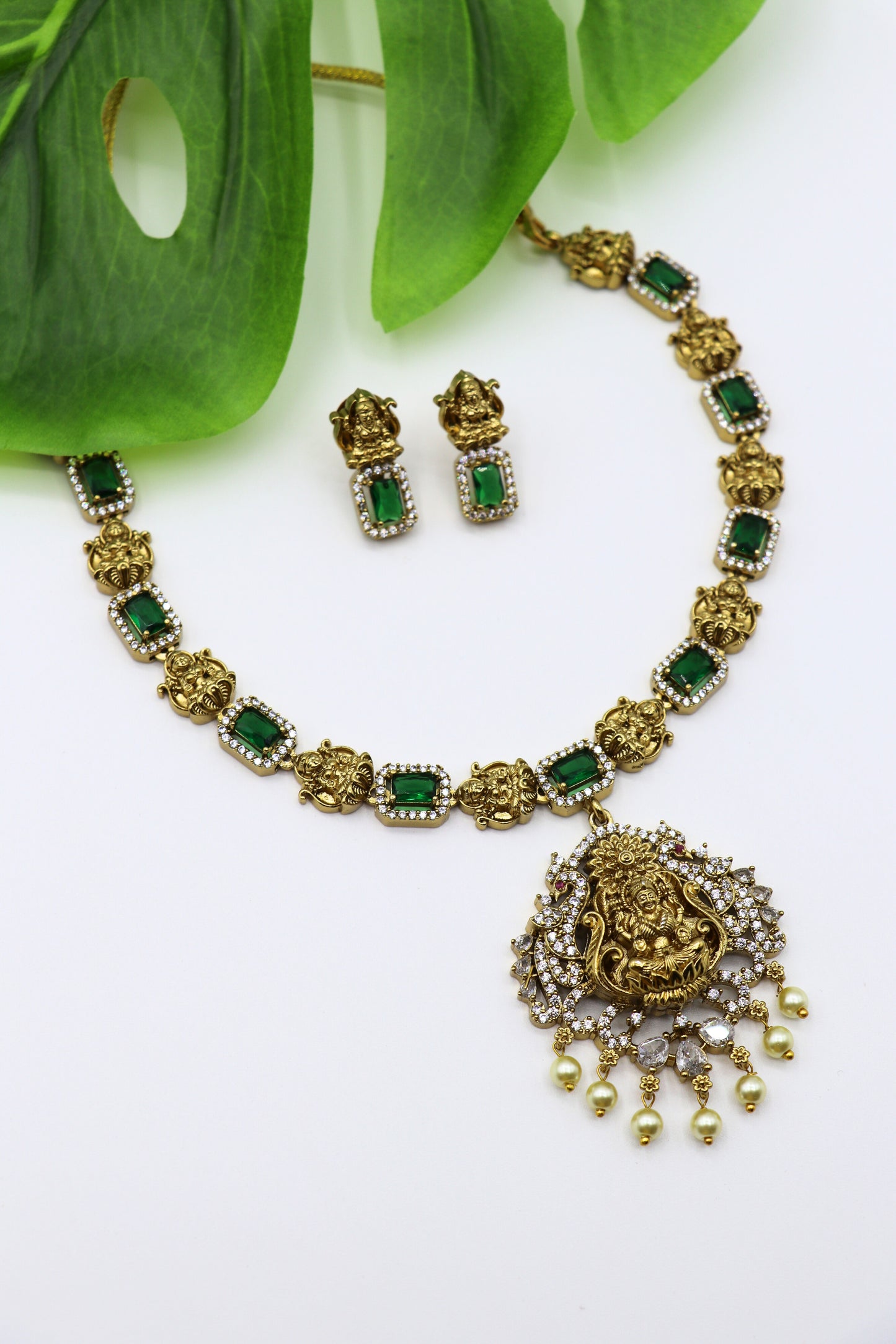 Antique American Diamond Necklace Set