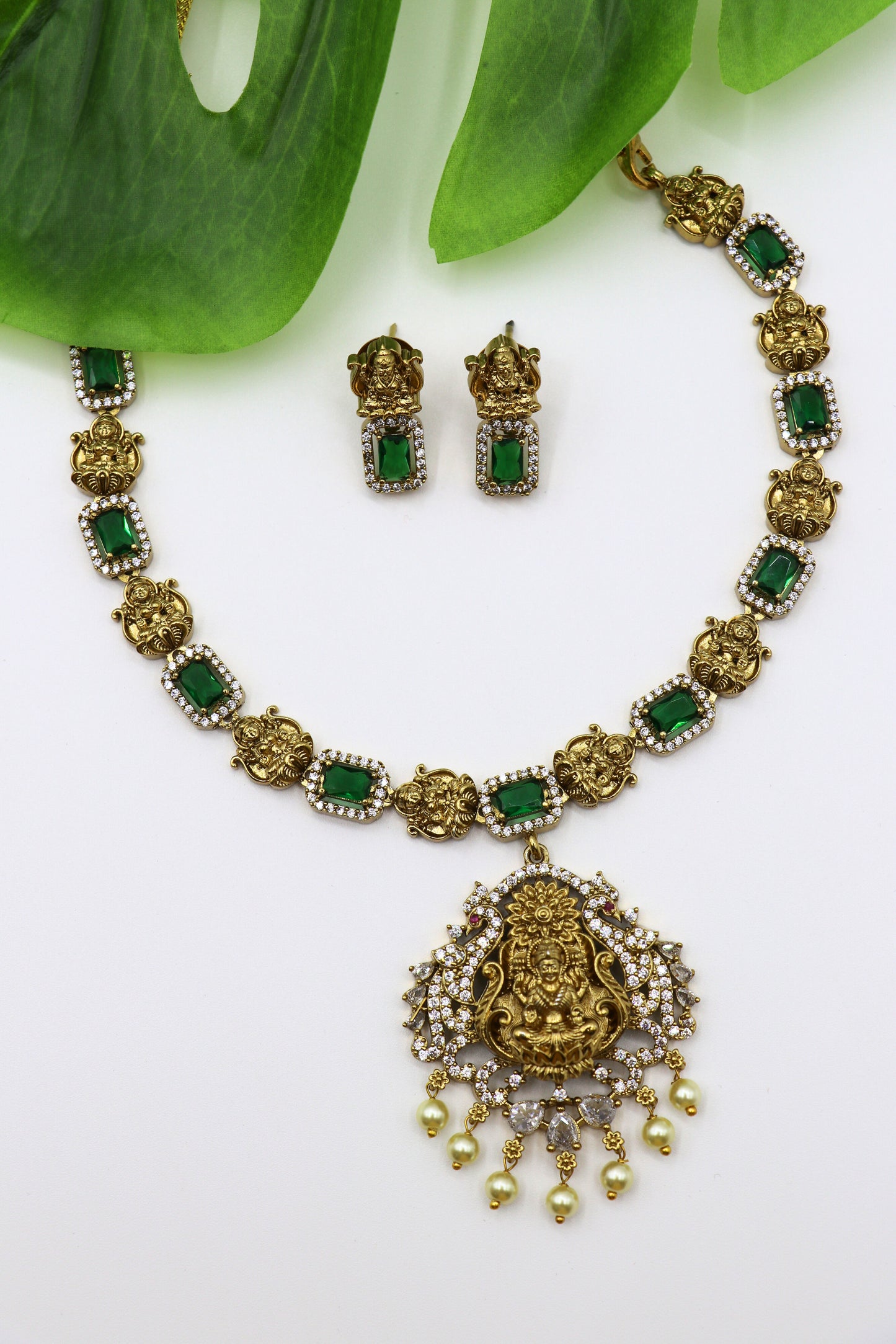Antique American Diamond Necklace Set